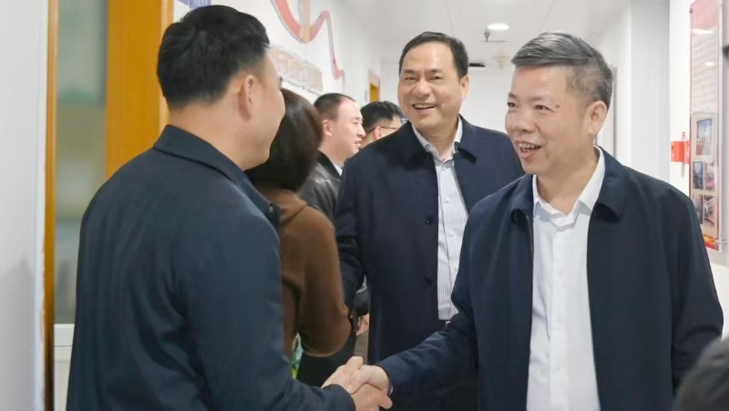 省水利厅领导班子向干部职工拜年送祝福