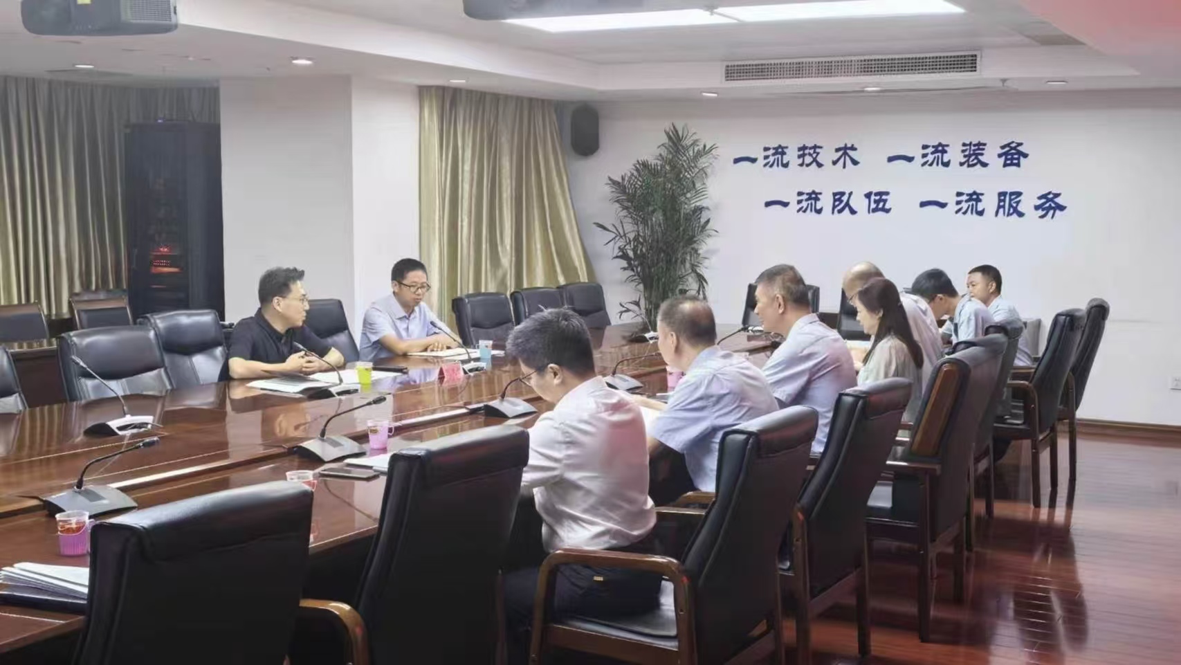 陈久新副厅长赴省洪水预警报中心调研